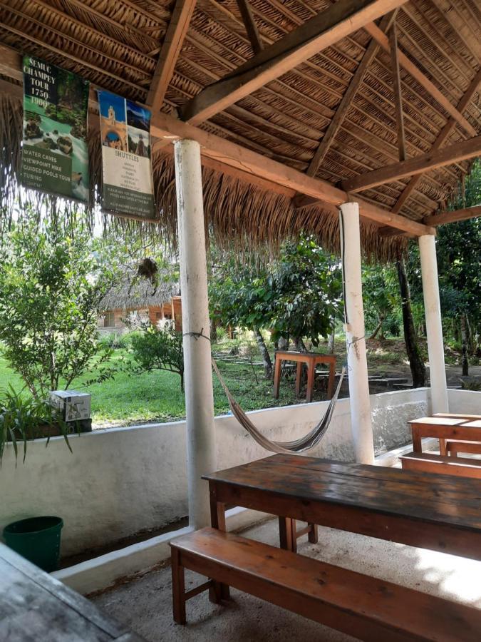 Pachamaya River Hostel Lanquín エクステリア 写真