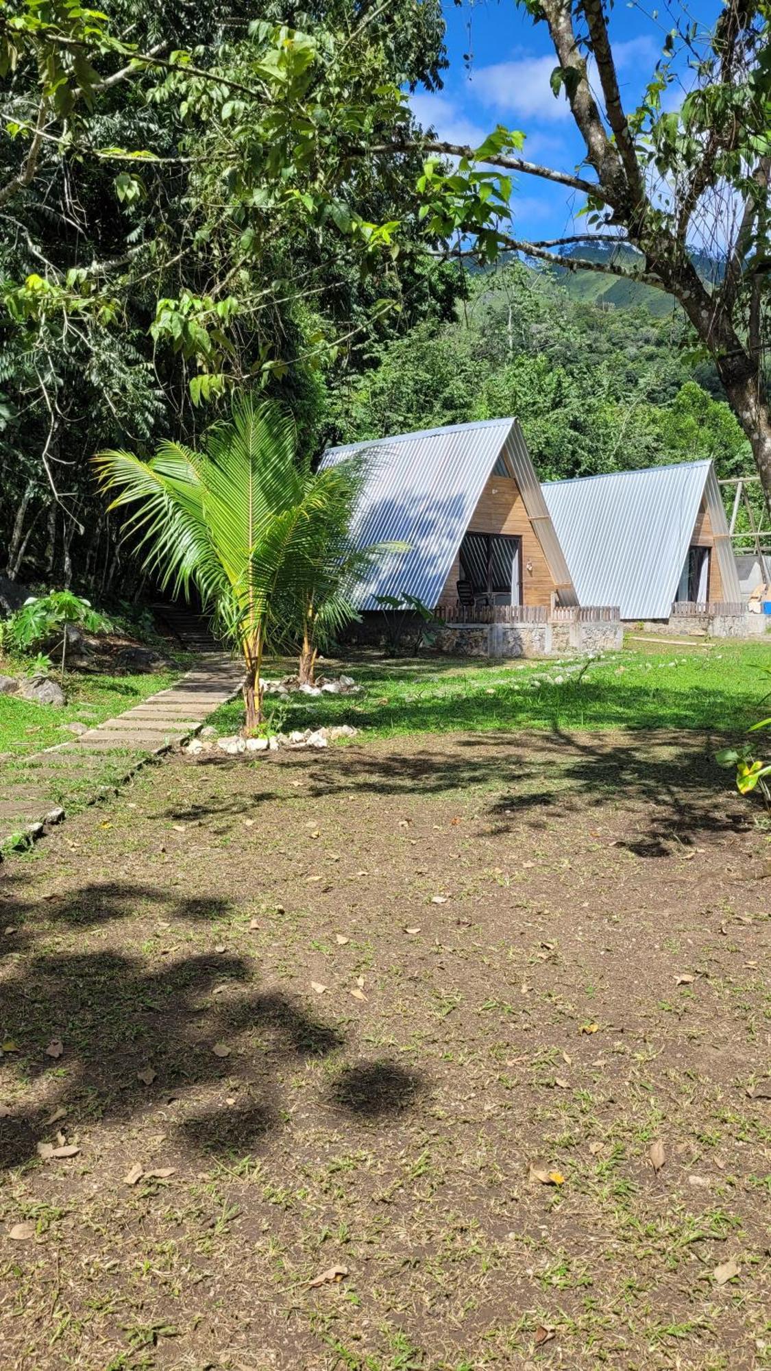 Pachamaya River Hostel Lanquín エクステリア 写真