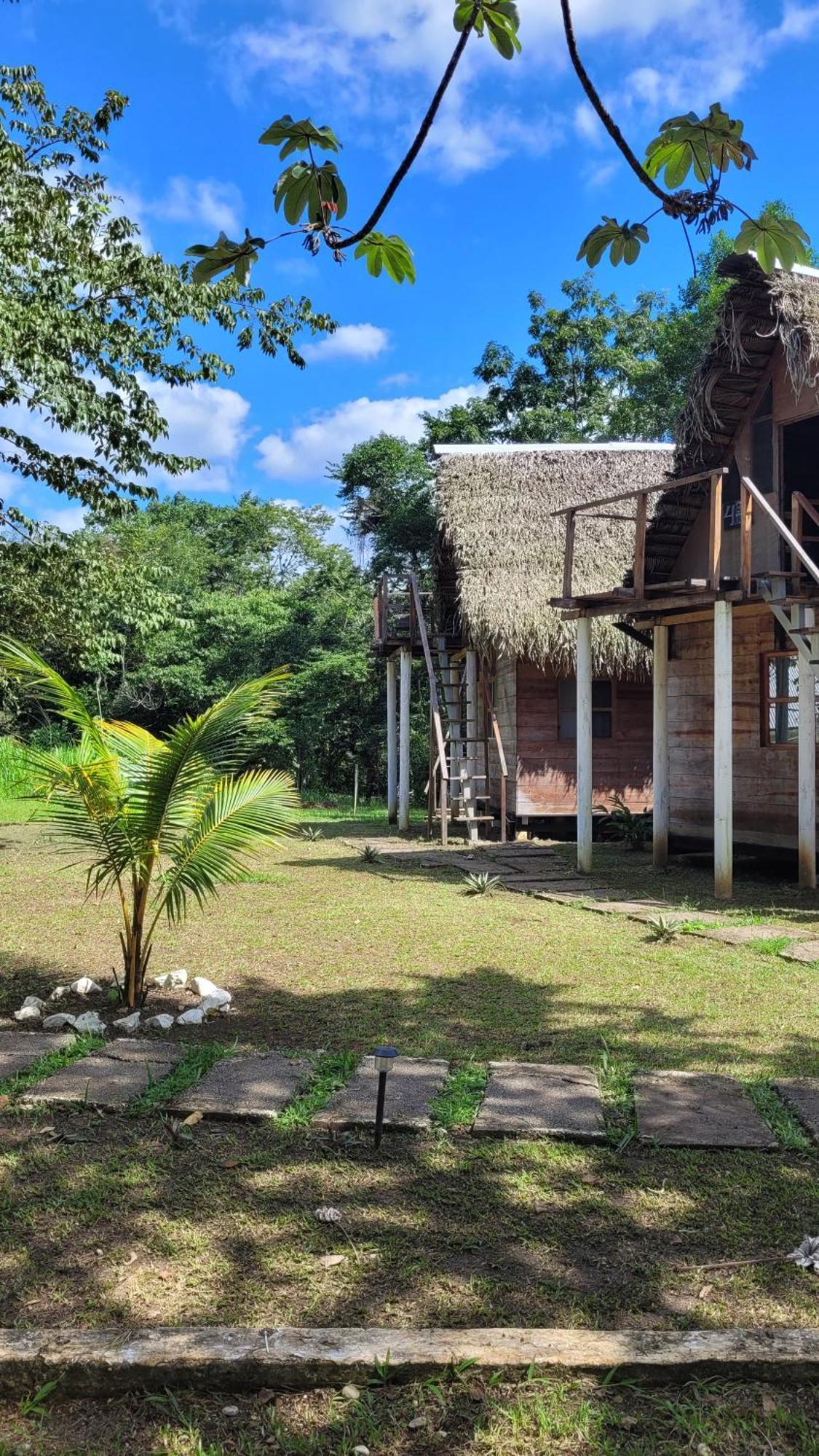 Pachamaya River Hostel Lanquín エクステリア 写真