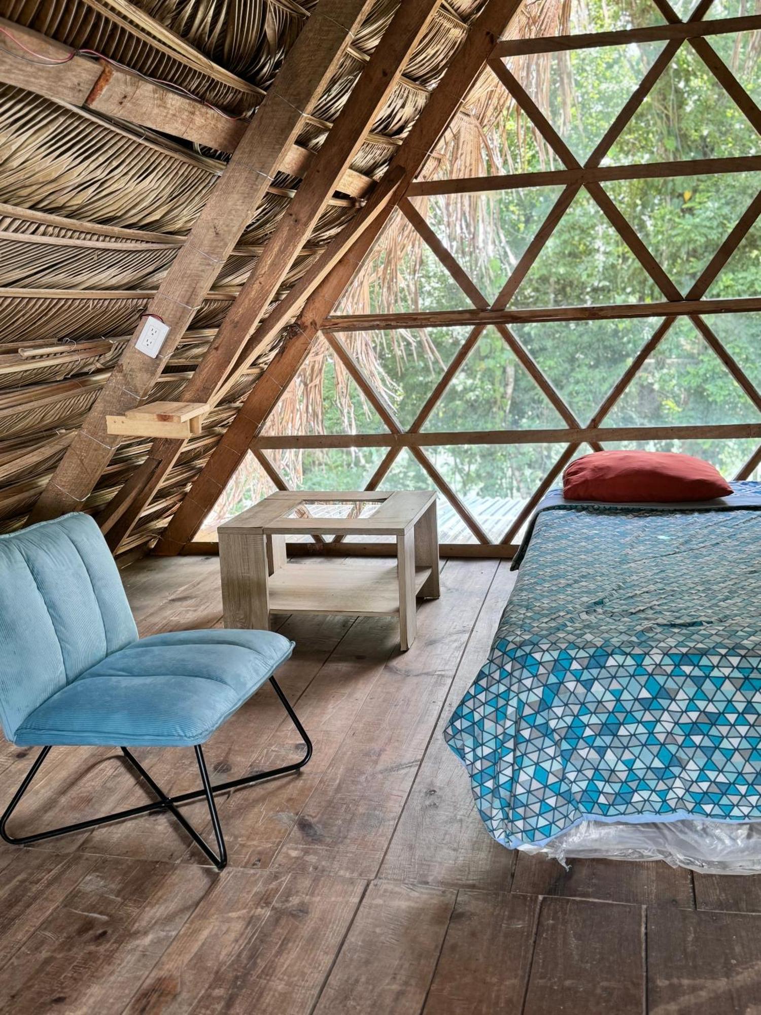 Pachamaya River Hostel Lanquín エクステリア 写真