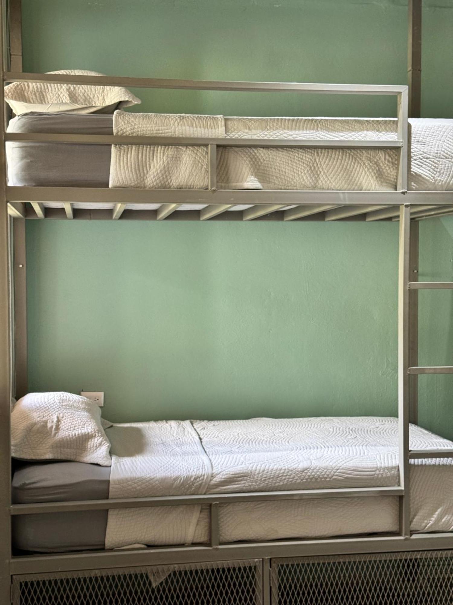 Pachamaya River Hostel Lanquín エクステリア 写真