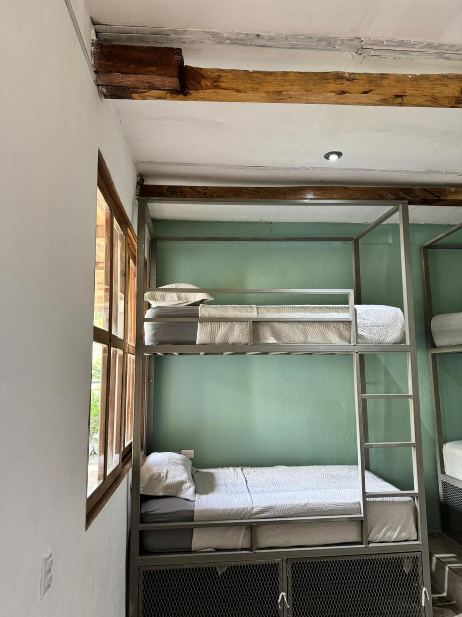 Pachamaya River Hostel Lanquín エクステリア 写真