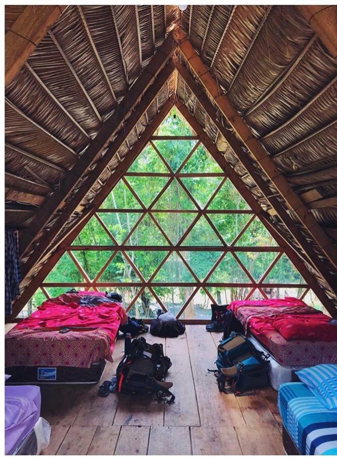 Pachamaya River Hostel Lanquín エクステリア 写真